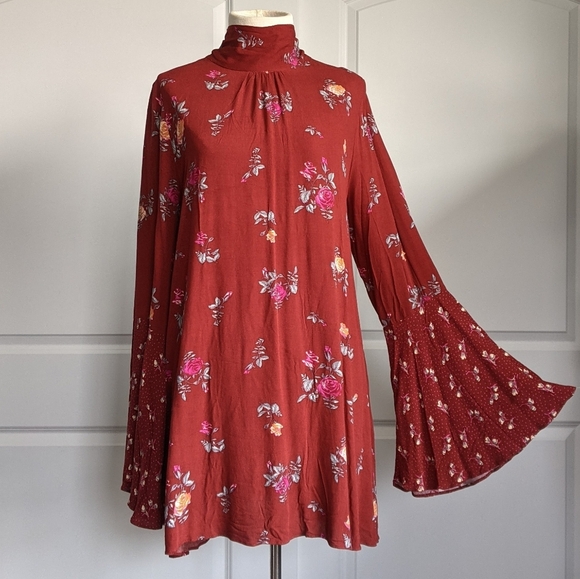 Free People Tunic Dress Mock Neck Long Bell Sleeve Open Back Floral Red M NWT - Picture 1 of 15